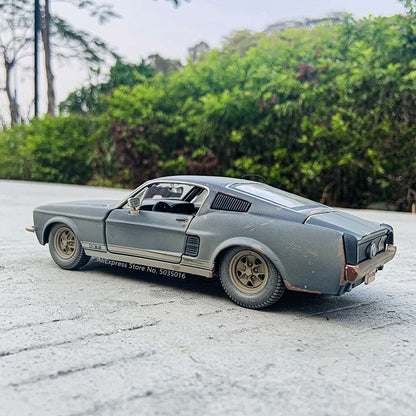 1:24 scale Maisto 1967 Ford